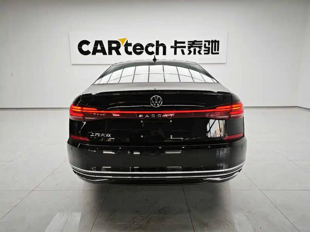 VOLKSWAGEN PASSAT 2024