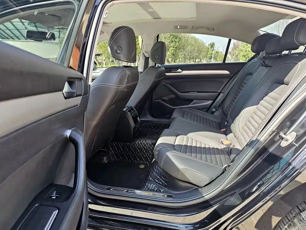 VOLKSWAGEN MAGOTAN 2022