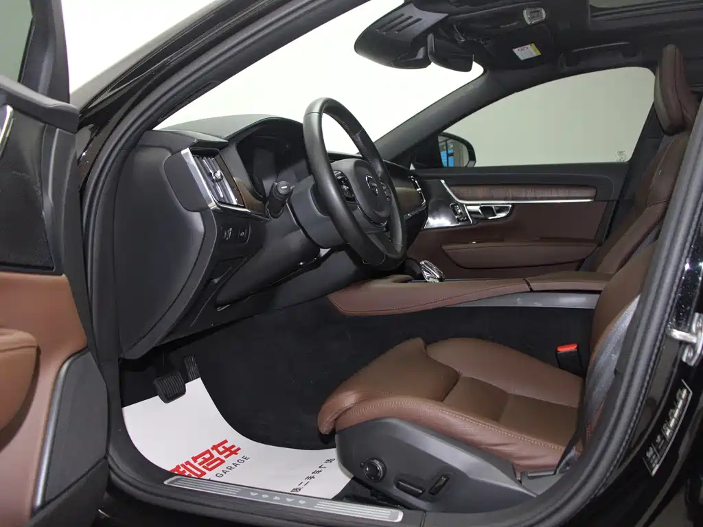VOLVO S90 2021