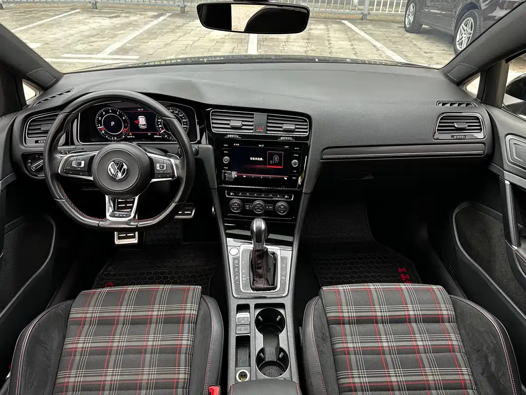 VOLKSWAGEN GOLF 2019