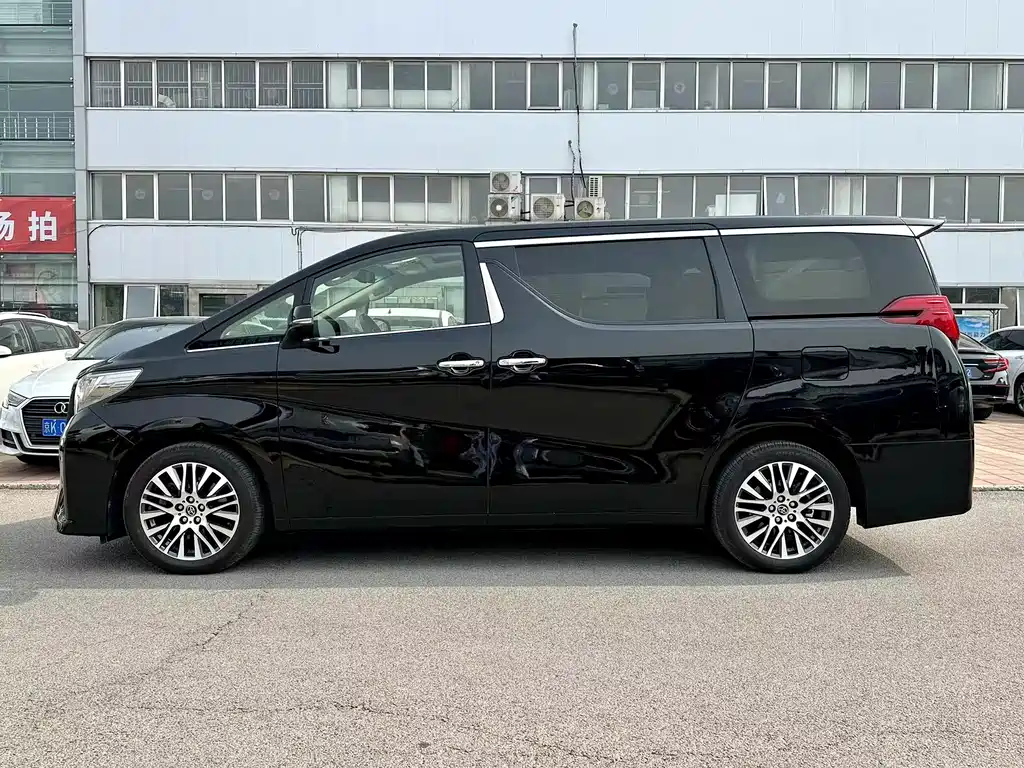 TOYOTA ALPHARD 2017