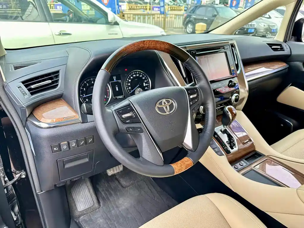 TOYOTA ALPHARD 2017