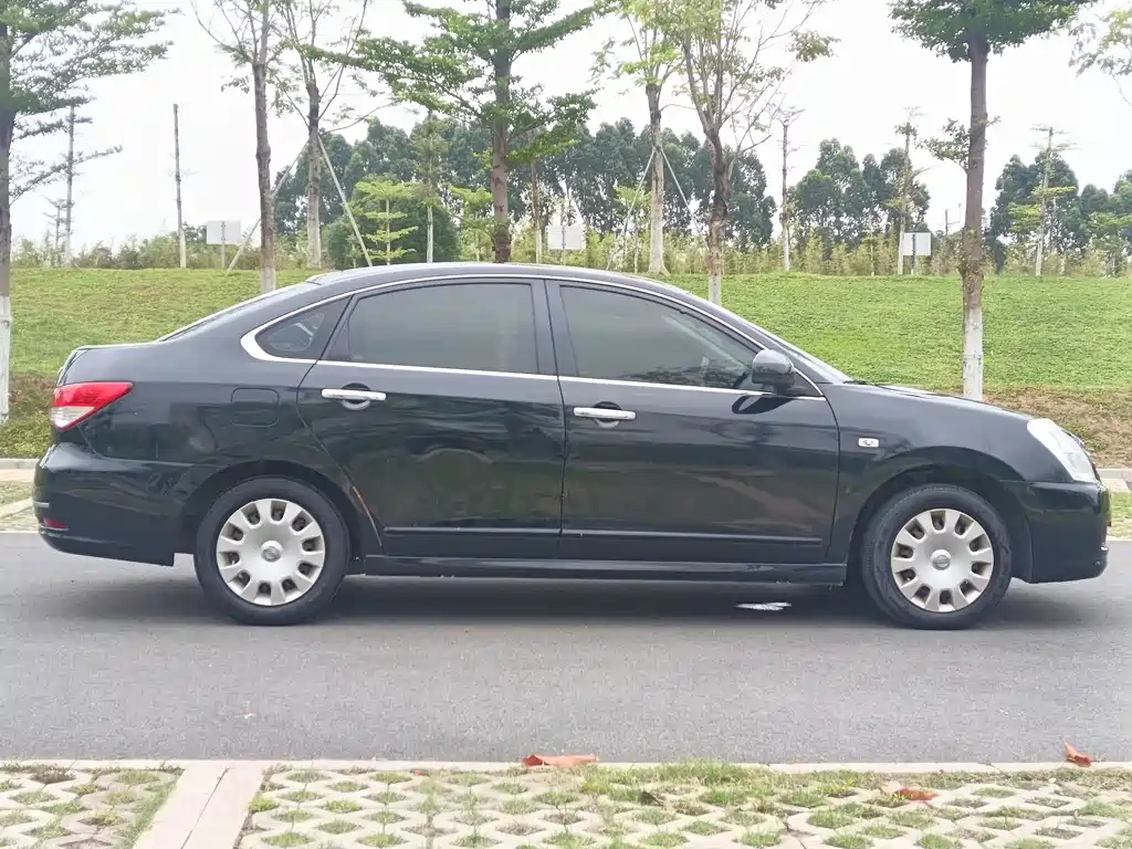 NISSAN SYLPHY 2015