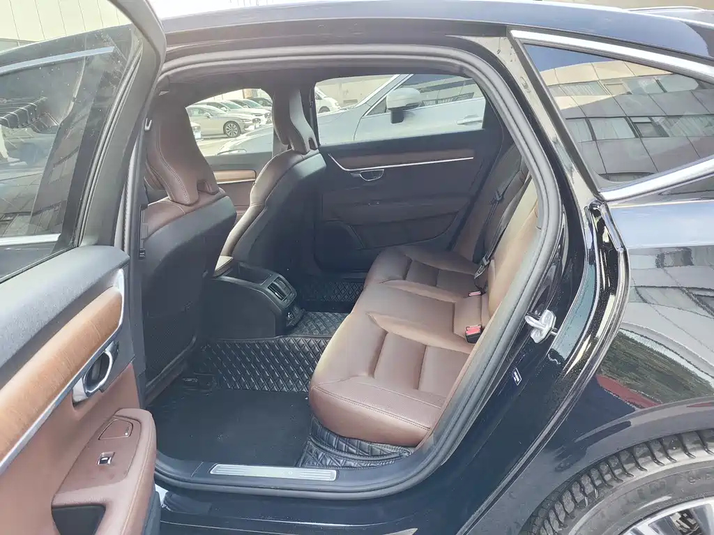 VOLVO S90 2022