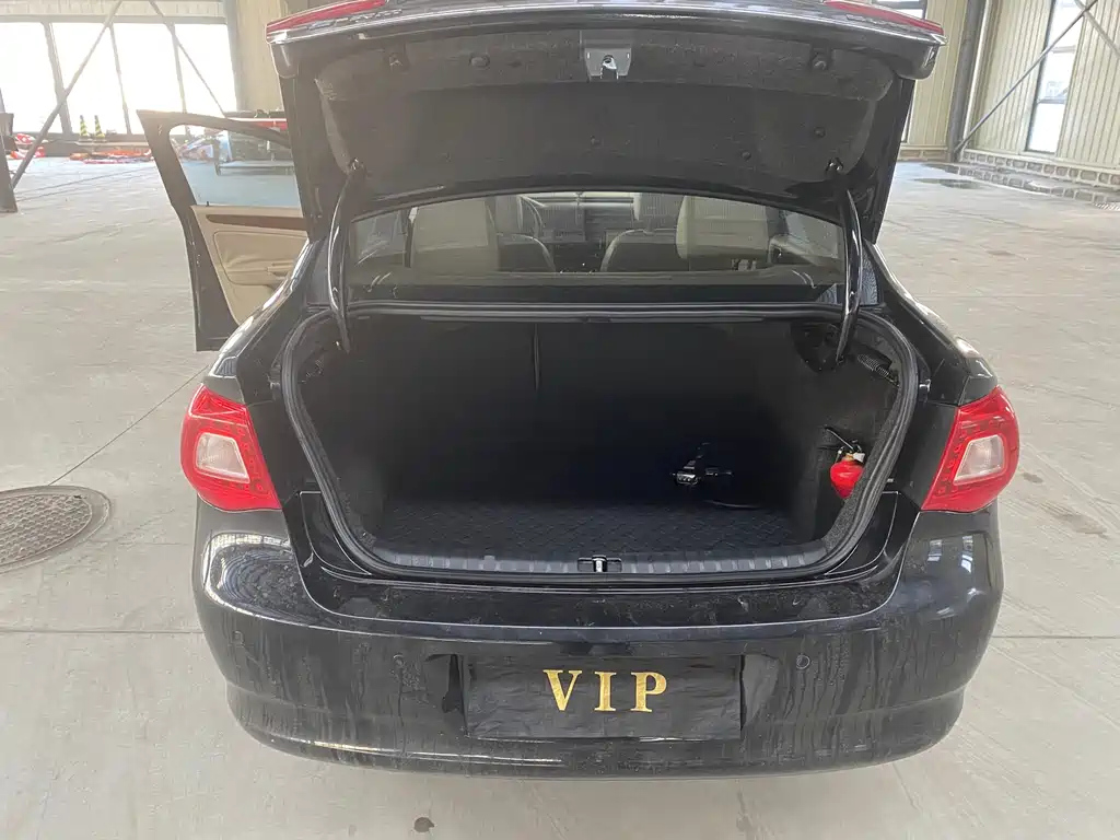 VOLKSWAGEN BORA 2011