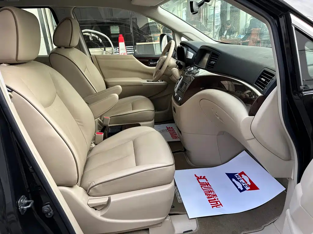 NISSAN QUEST 2018