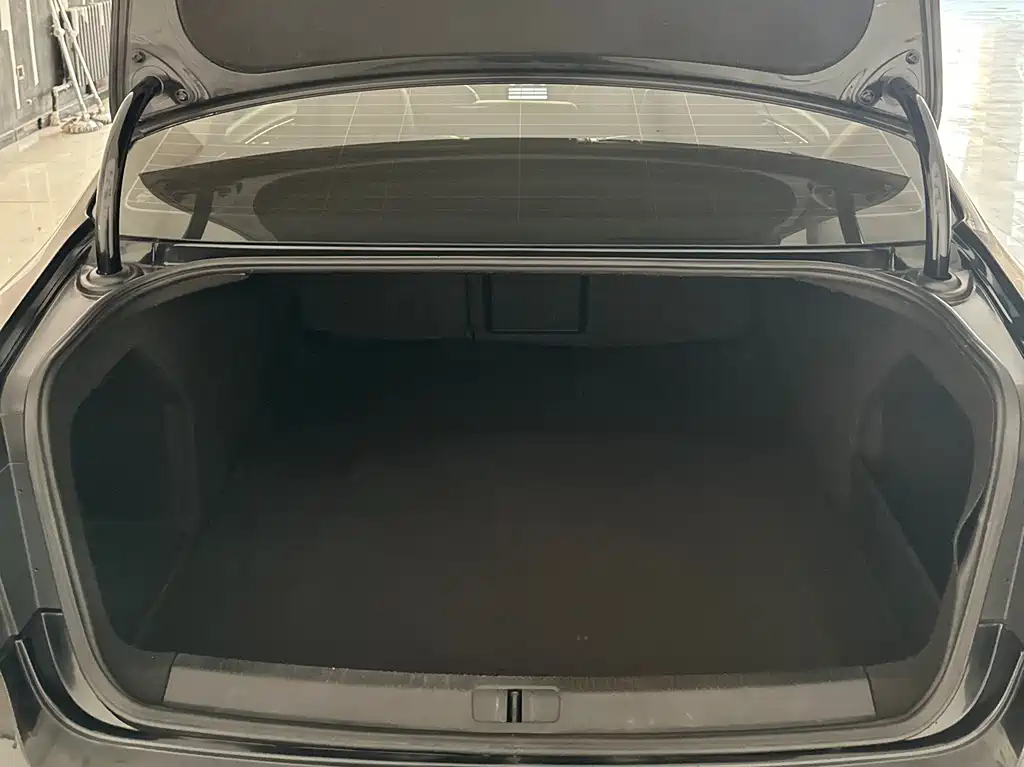 VOLKSWAGEN MAGOTAN 2013