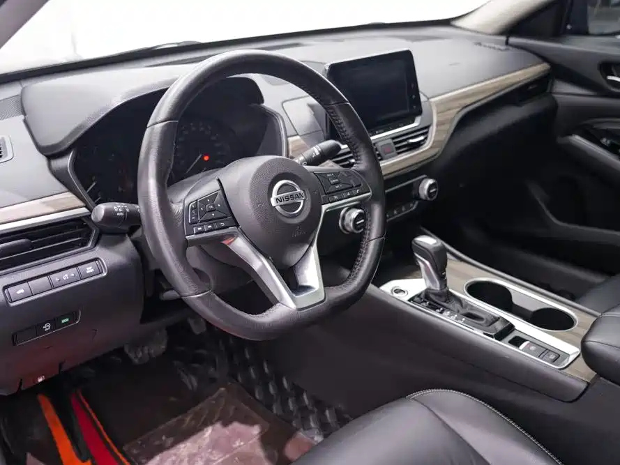 NISSAN TEANA 2020