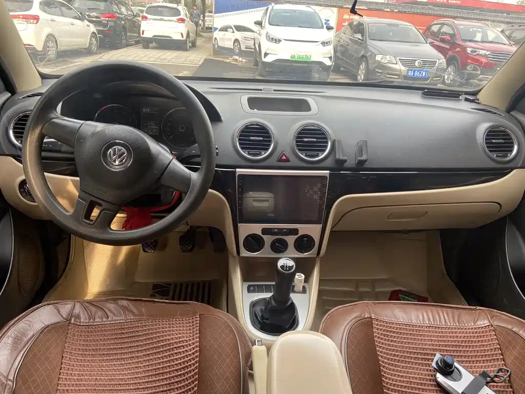 VOLKSWAGEN LAVIDA 2011
