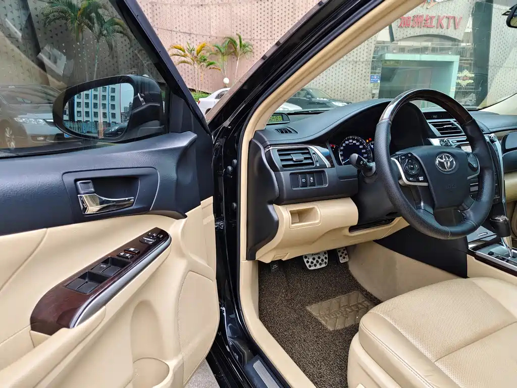 TOYOTA CAMRY 2016
