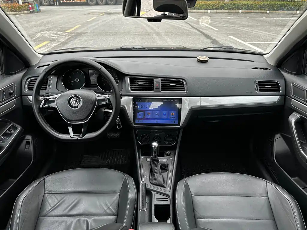 VOLKSWAGEN LAVIDA 2016