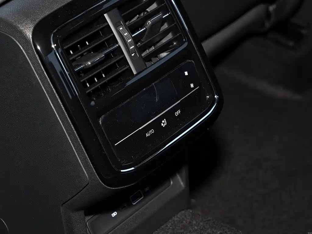 VOLKSWAGEN PASSAT 2023