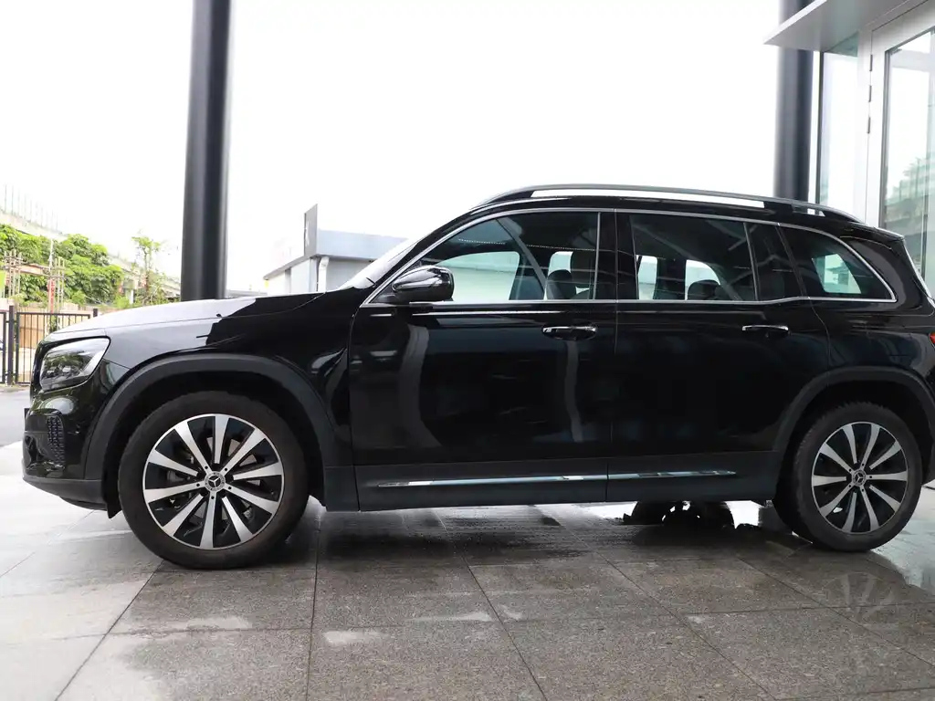 MERCEDES BENZ GLB 2024
