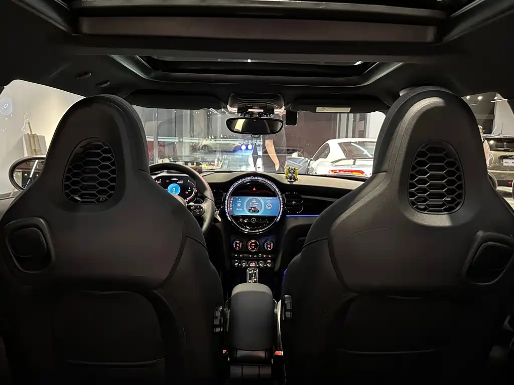 MINI JCW 2023