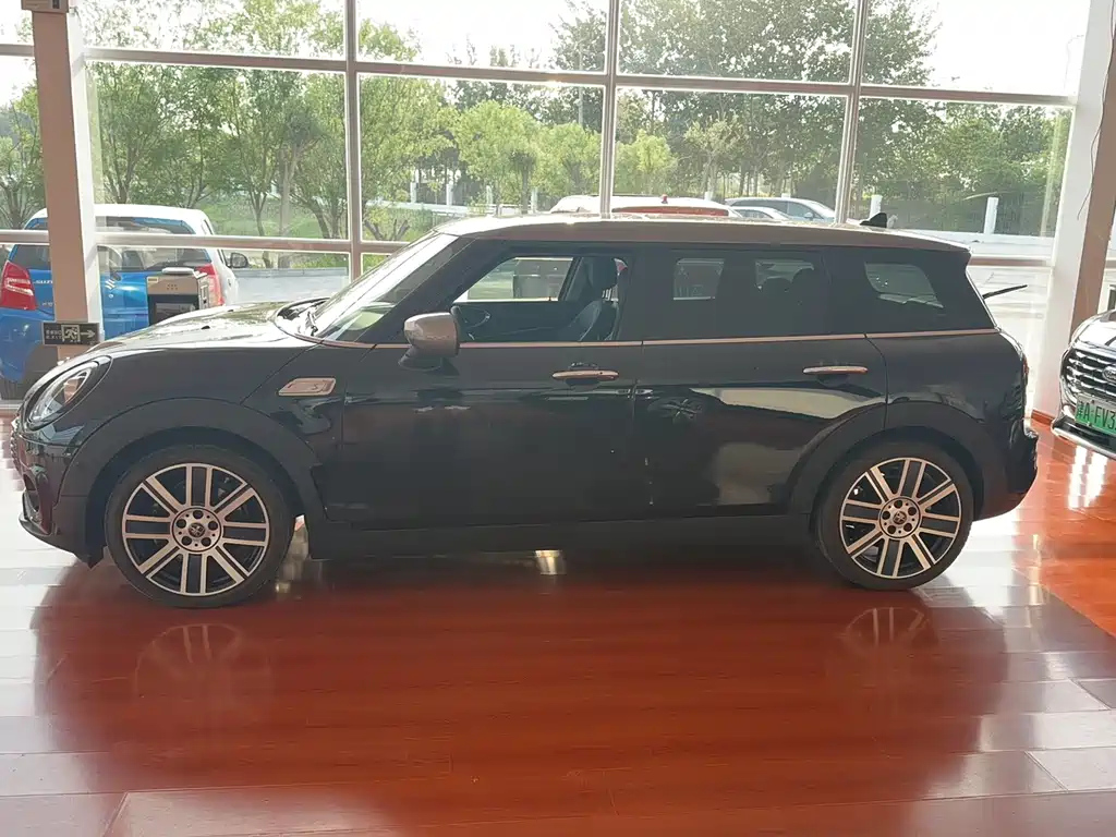 MINI CLUBMAN 2021