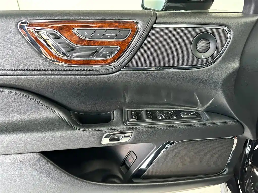 LINCOLN CONTINENTAL 2019
