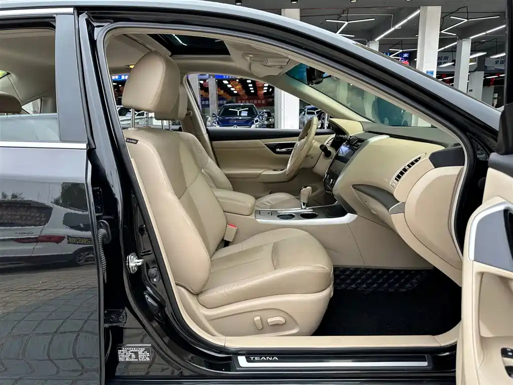 NISSAN TEANA 2019