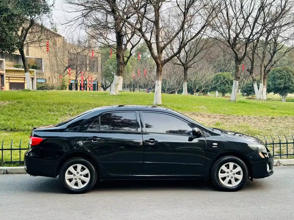 TOYOTA COROLLA 2013