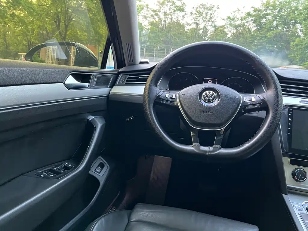 VOLKSWAGEN MAGOTAN 2019