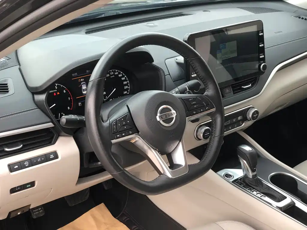 NISSAN TEANA 2020