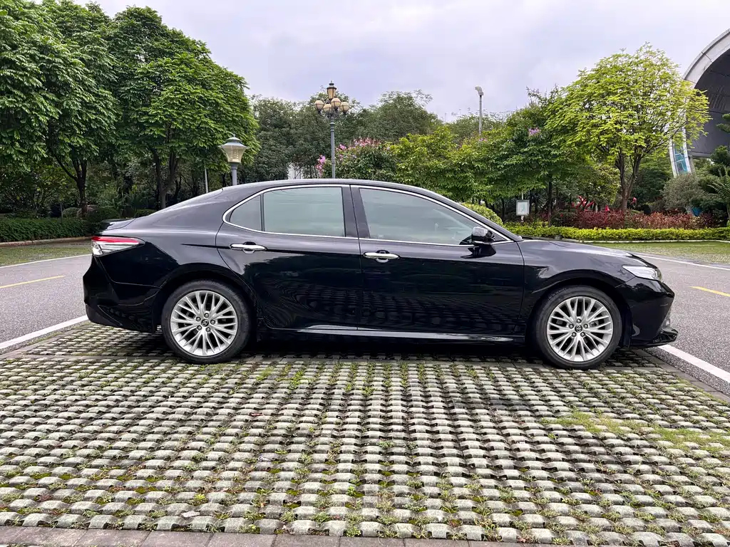 TOYOTA CAMRY 2018