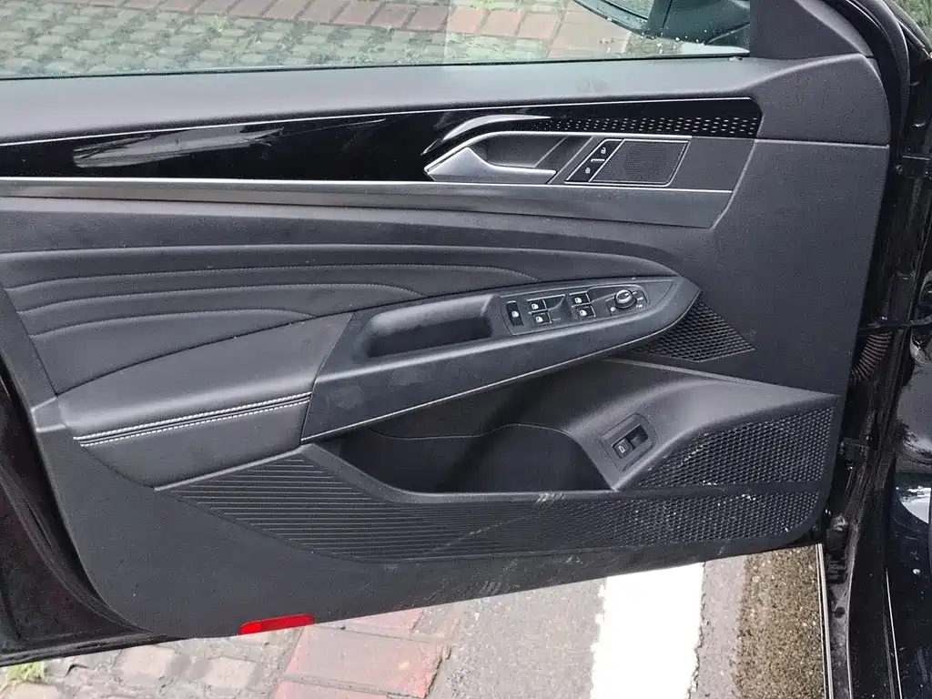 VOLKSWAGEN PASSAT 2022