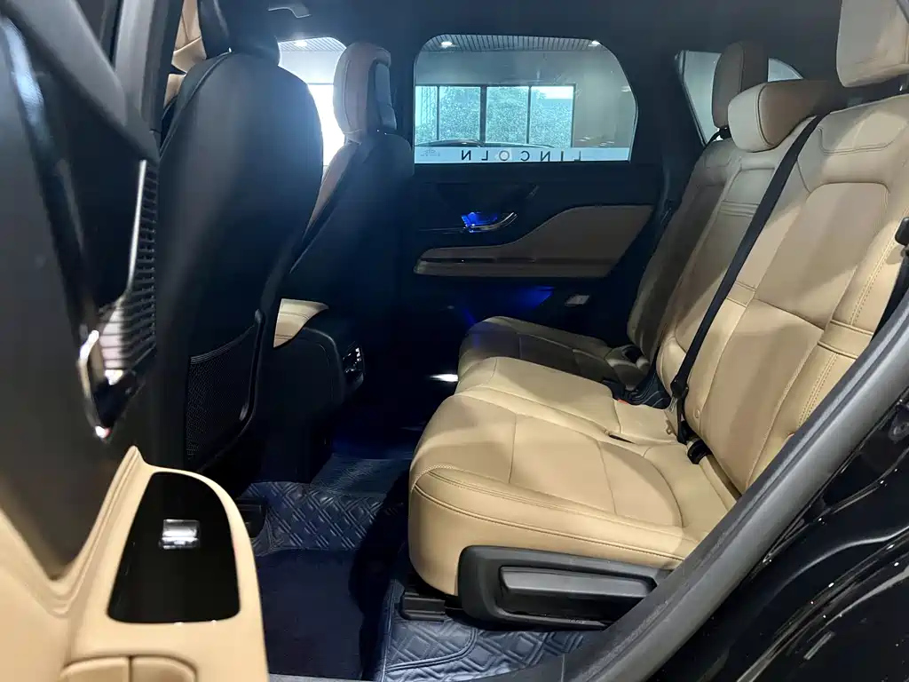 LINCOLN ADVENTURER 2021