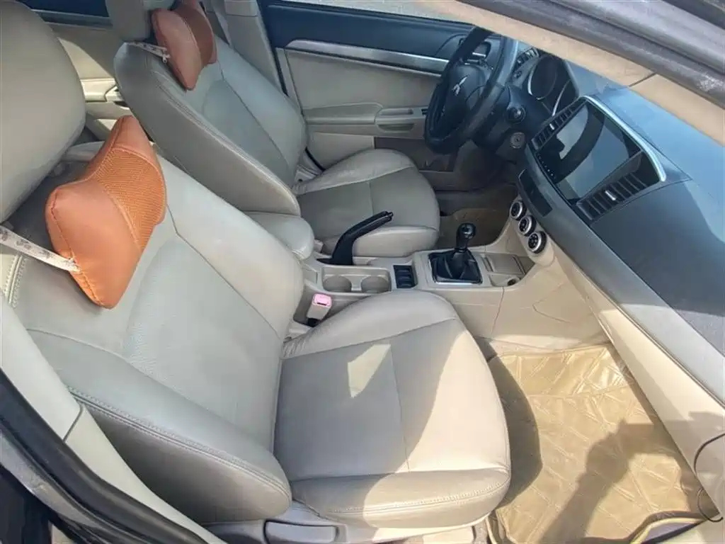 MITSUBISHI LANCER EX 2011