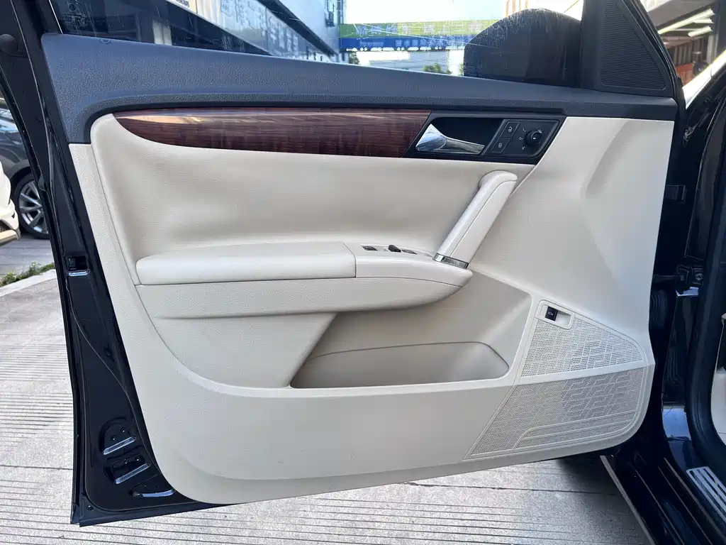 VOLKSWAGEN LAVIDA 2012