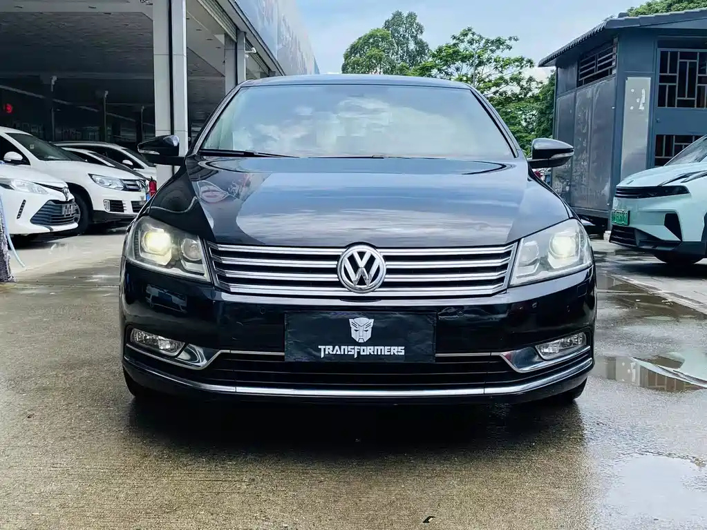 VOLKSWAGEN MAGOTAN 2012