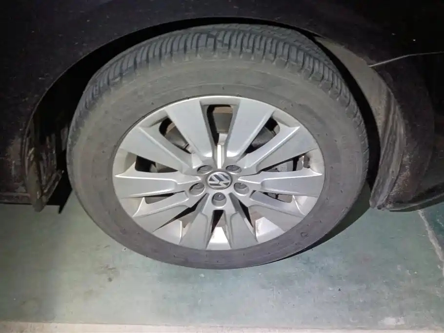 VOLKSWAGEN LAVIDA 2013