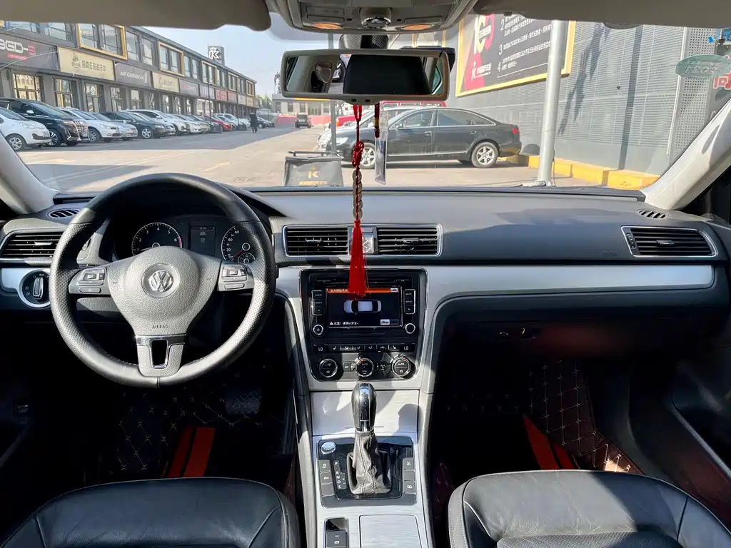 VOLKSWAGEN PASSAT 2014