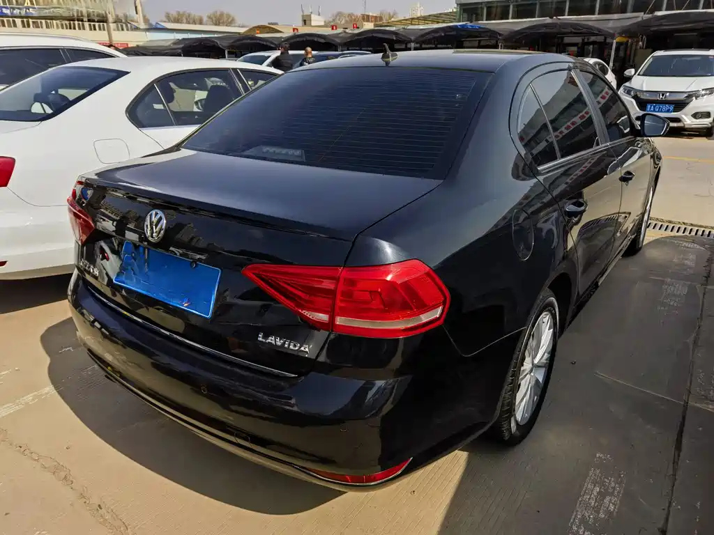 VOLKSWAGEN LAVIDA 2016