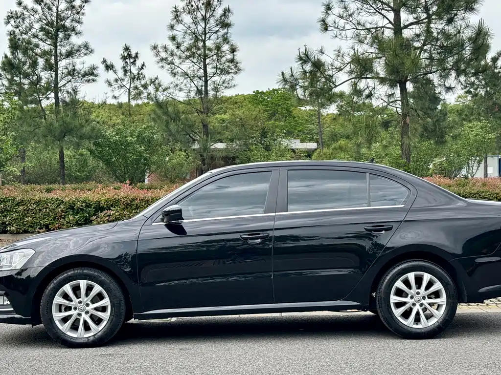 VOLKSWAGEN LAVIDA 2018