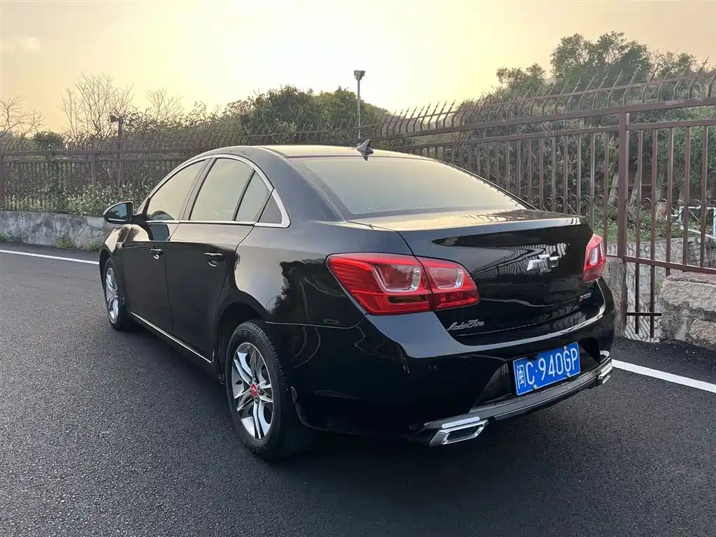CHEVROLET CRUZE 2015