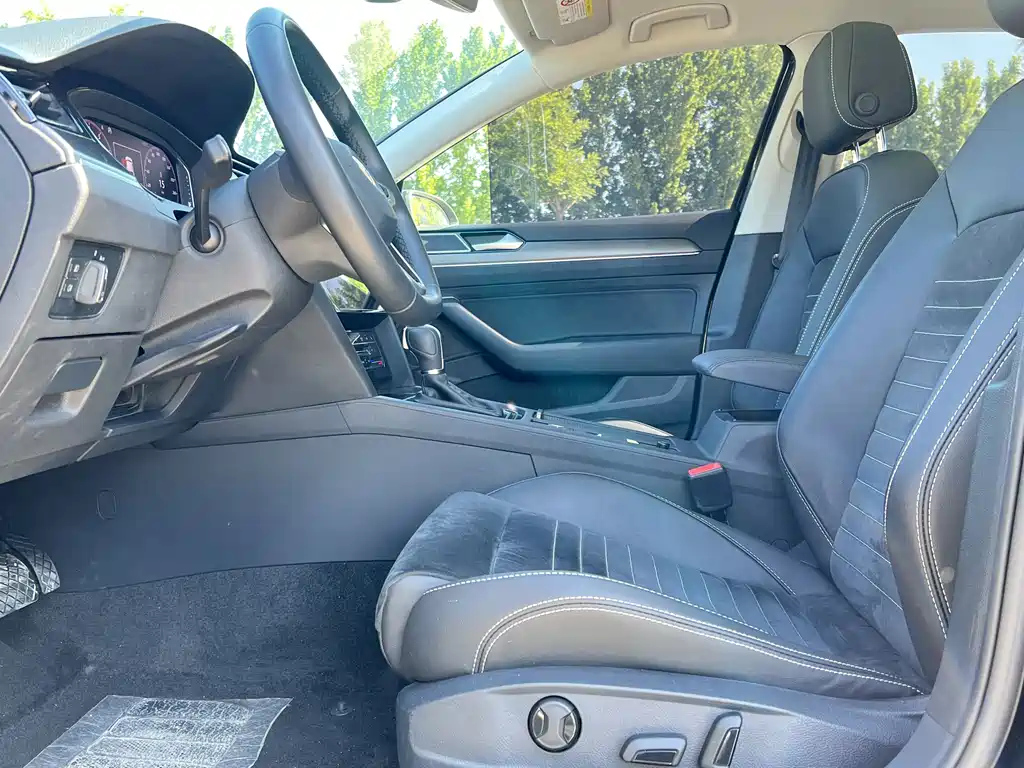 VOLKSWAGEN MAGOTAN 2020