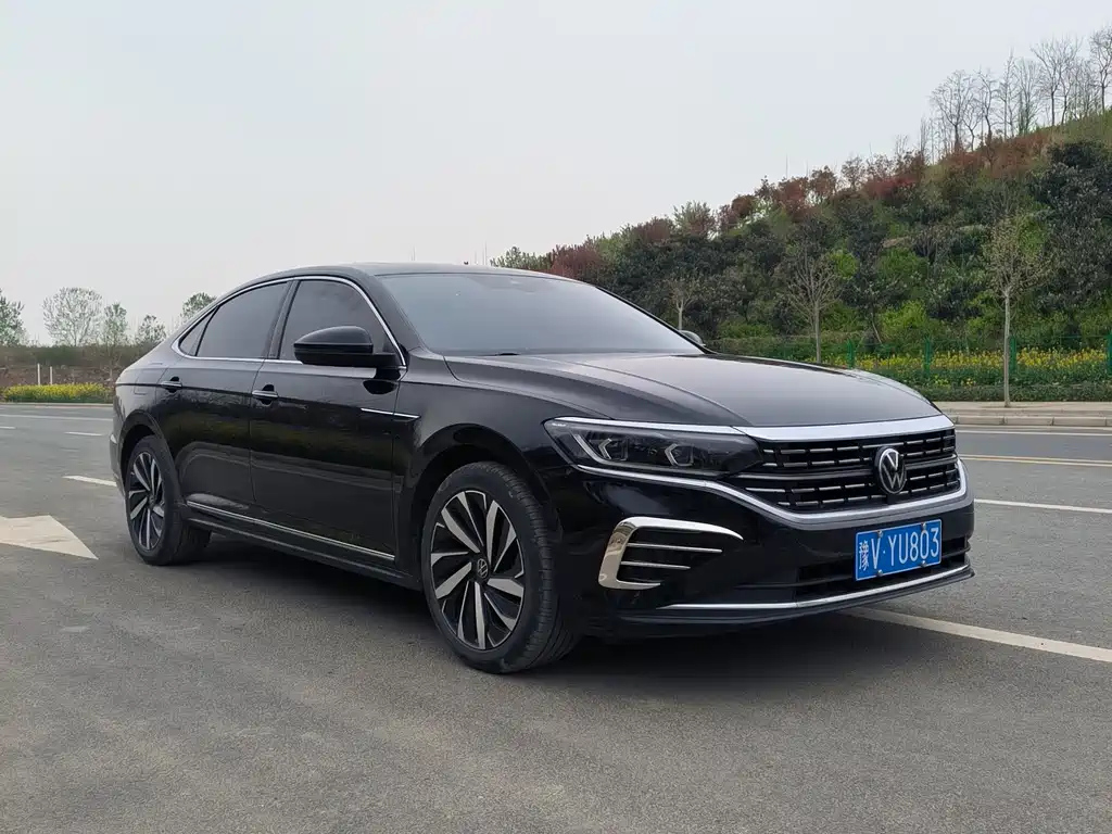 VOLKSWAGEN PASSAT 2022