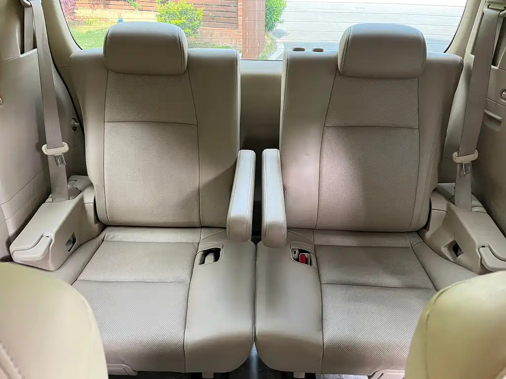 TOYOTA ALPHARD 2012