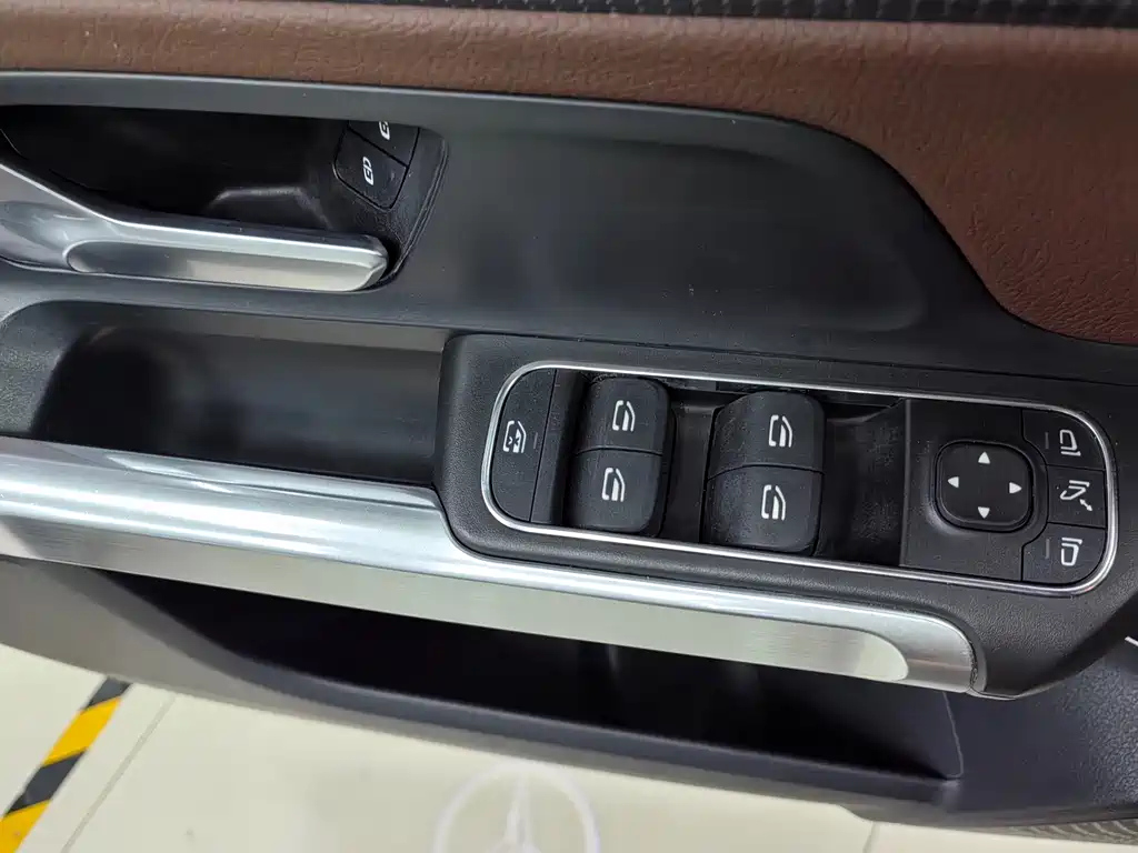 MERCEDES BENZ GLB 2021