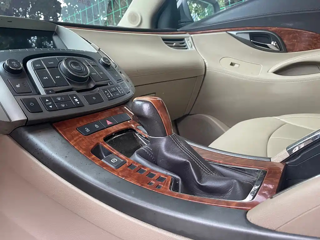 BUICK LACROSSE 2011