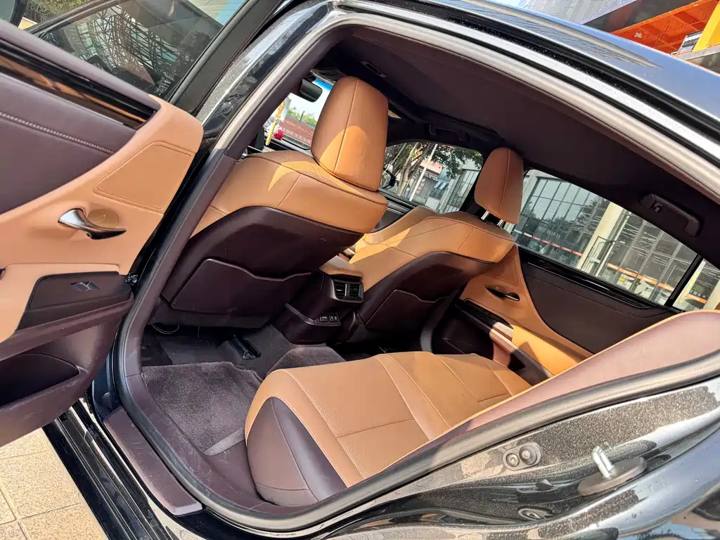 LEXUS ES 2021