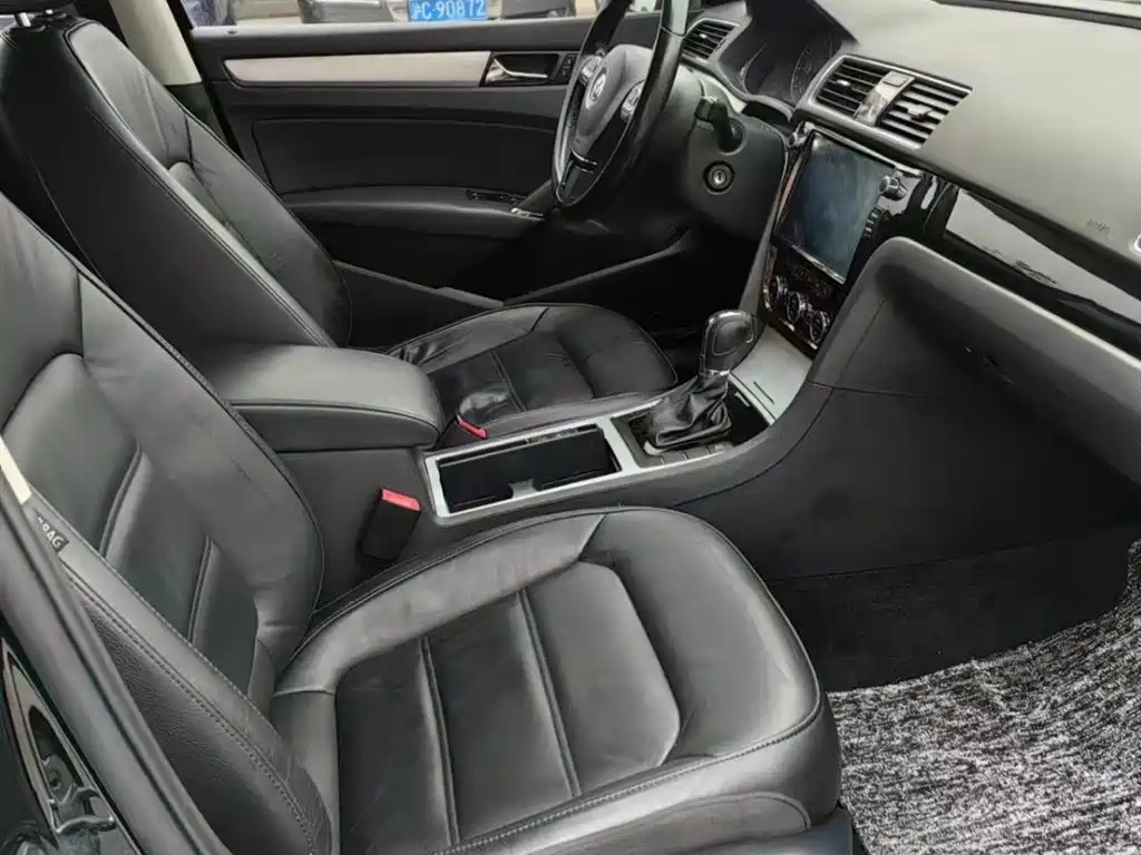 VOLKSWAGEN PASSAT 2015
