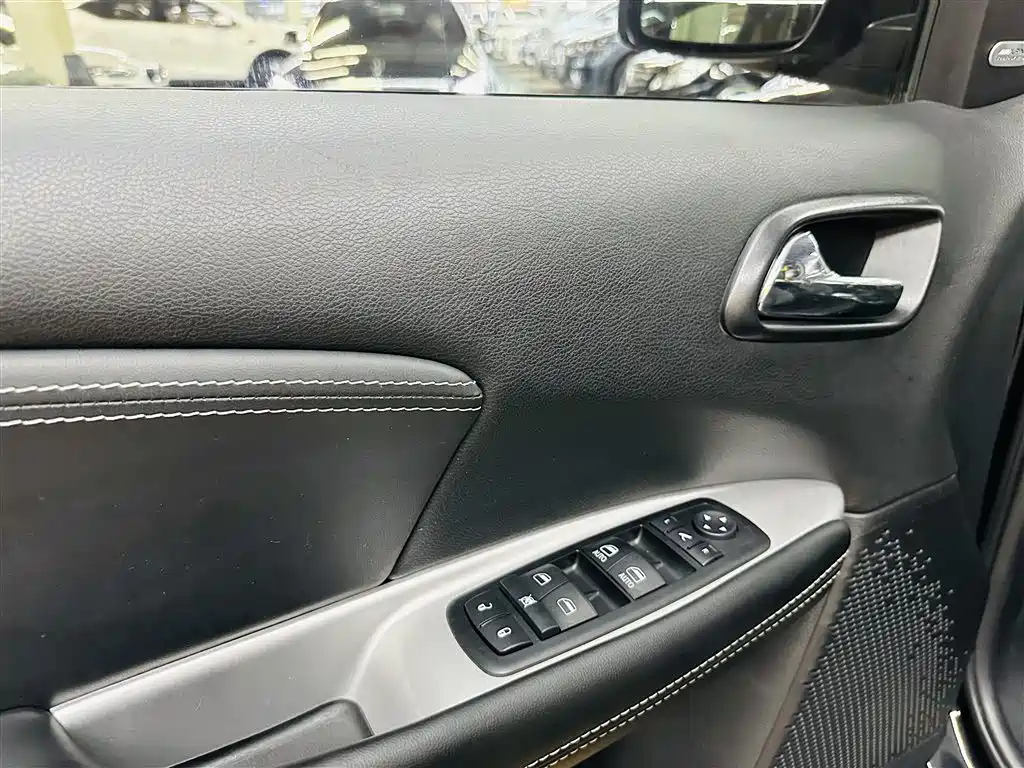 DODGE JCUV 2015