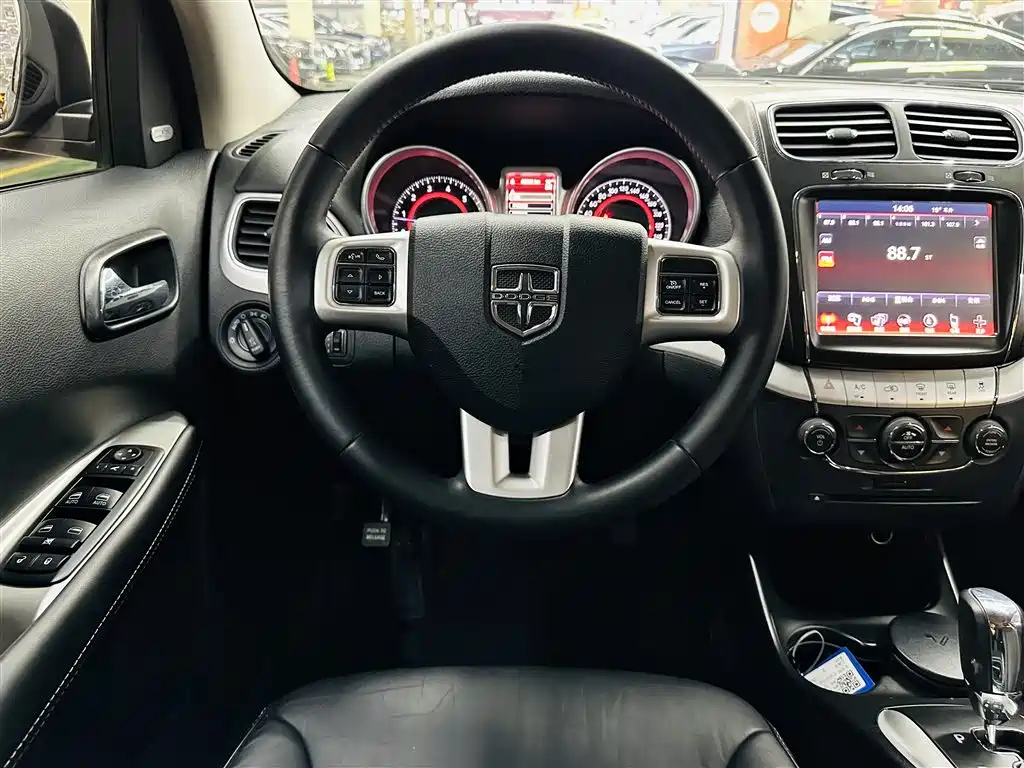 DODGE JCUV 2015