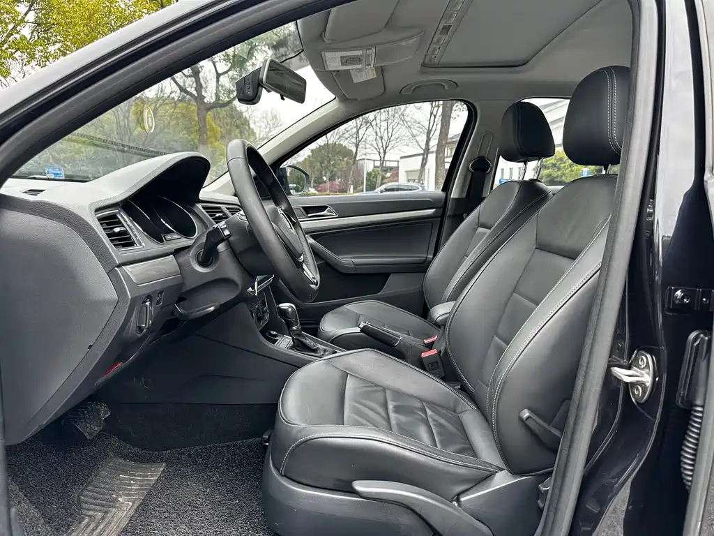 VOLKSWAGEN LAVIDA 2016