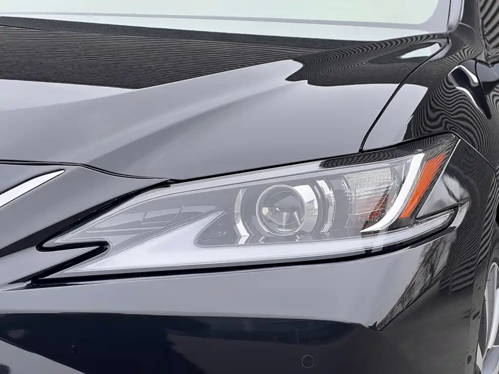 LEXUS ES 2019