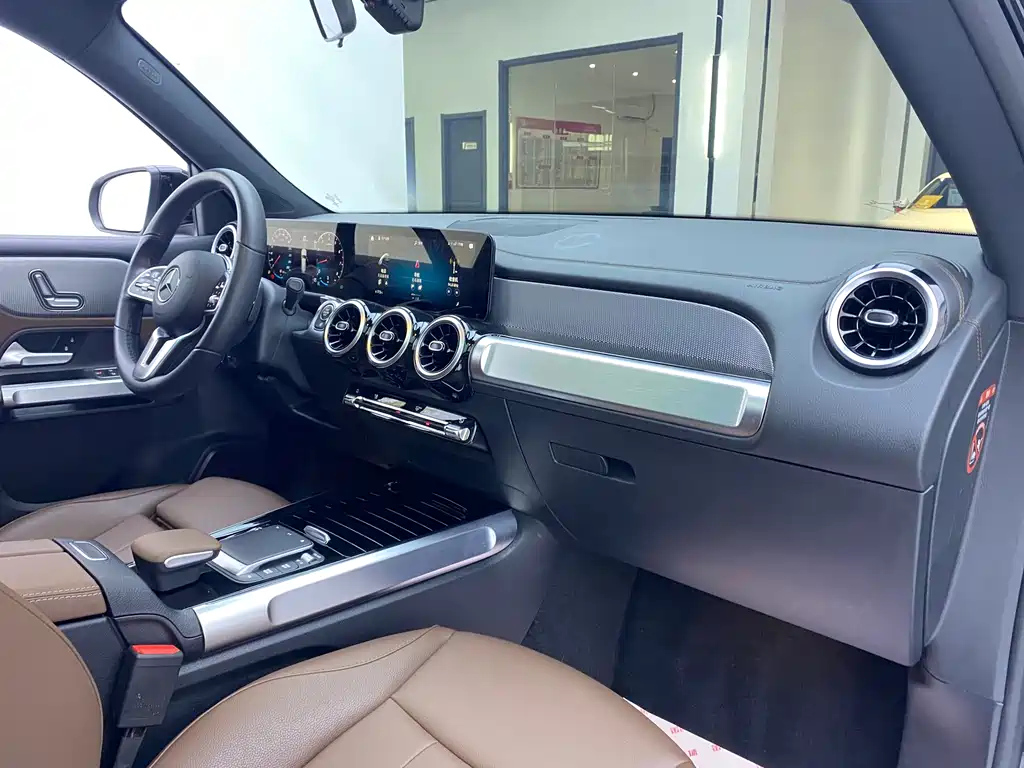 MERCEDES BENZ GLB 2023
