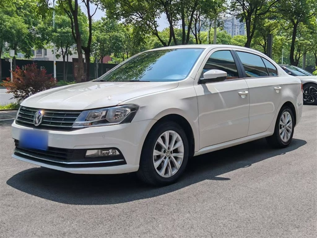 VOLKSWAGEN LAVIDA 2015