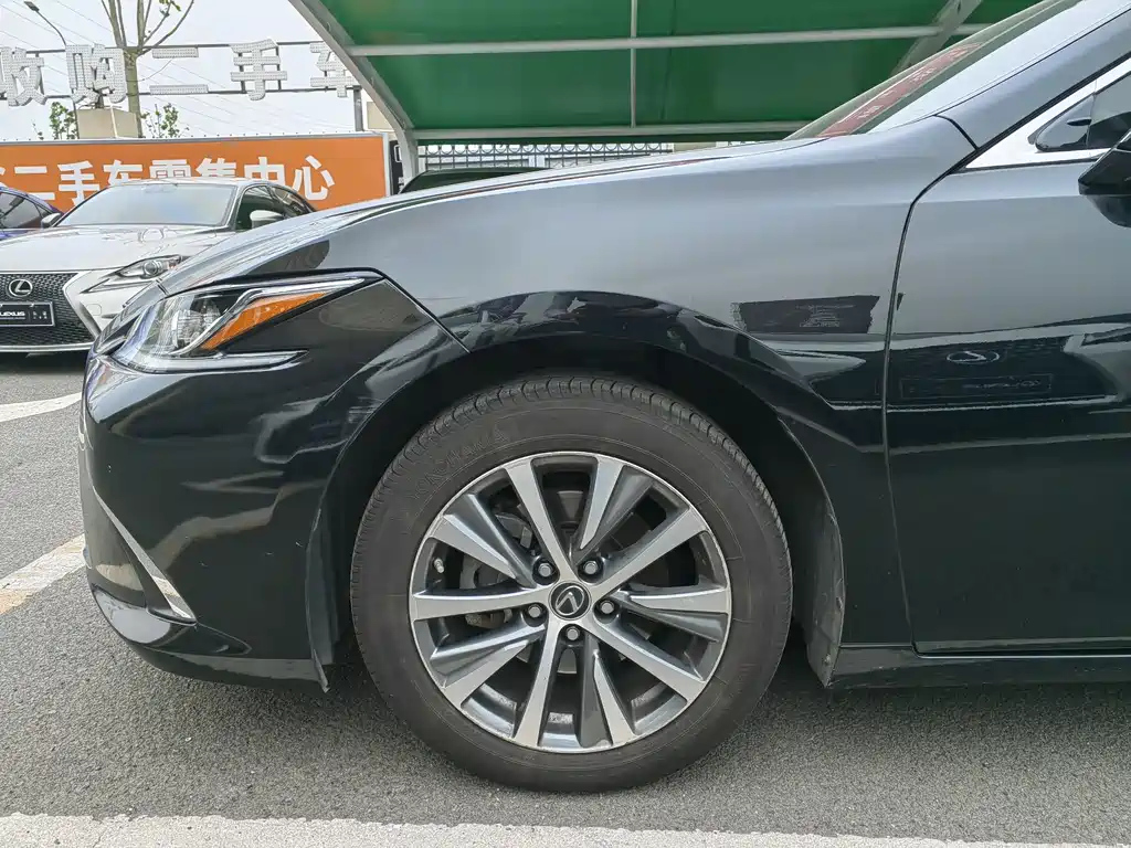 LEXUS ES 2020