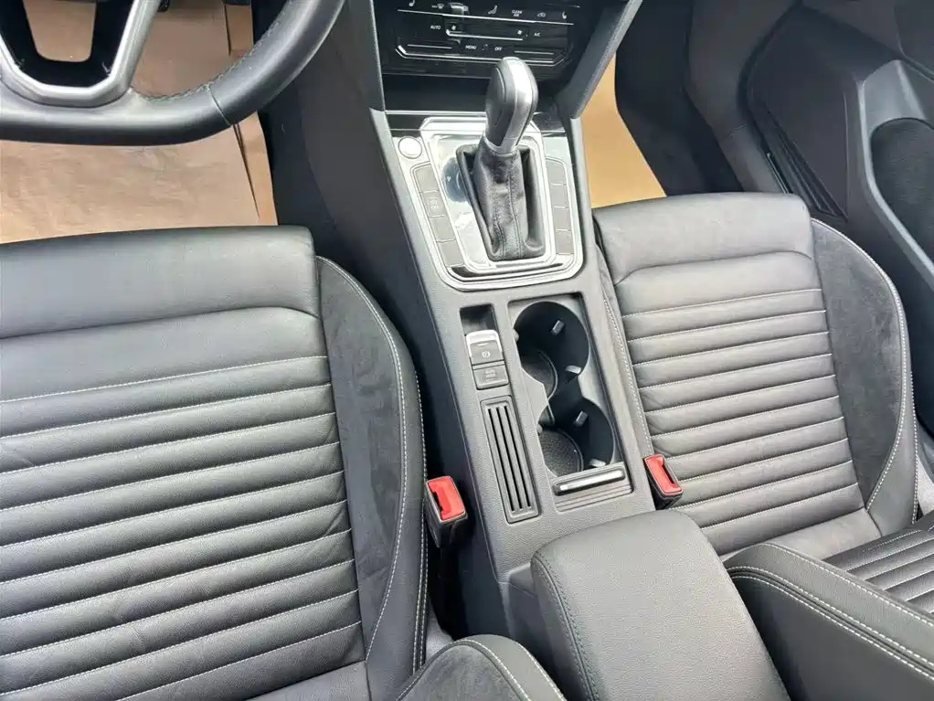 VOLKSWAGEN MAGOTAN 2020